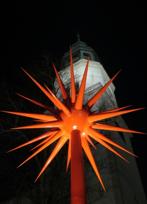 Feuerwerk, 2005/2006 Entwurf für Lichtplastik Stahl, farbig gefaßt Höhe 9 m